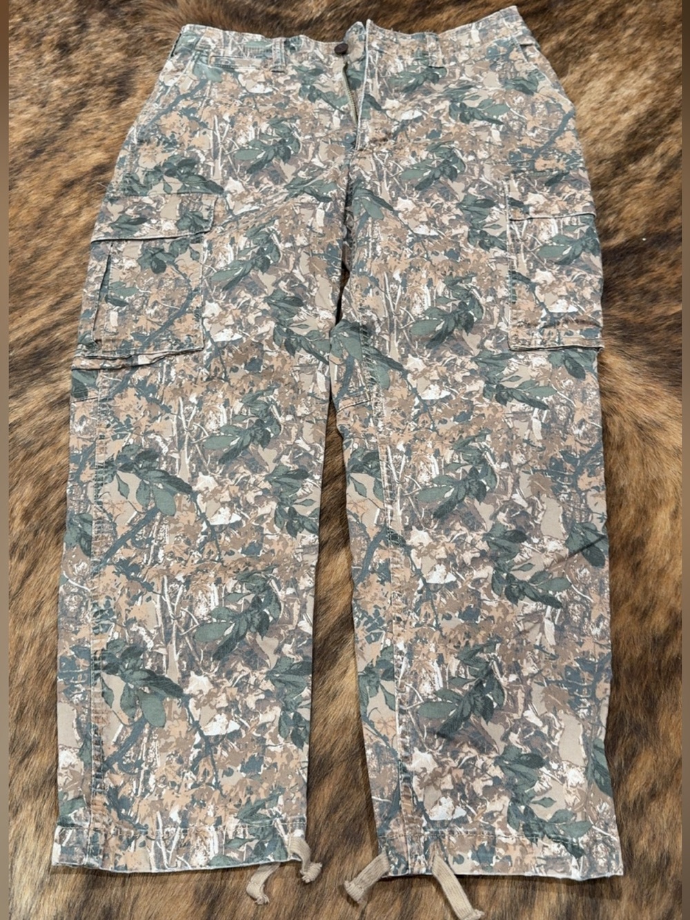 American Eagle Camo Cargo Pants with Leaf Pattern